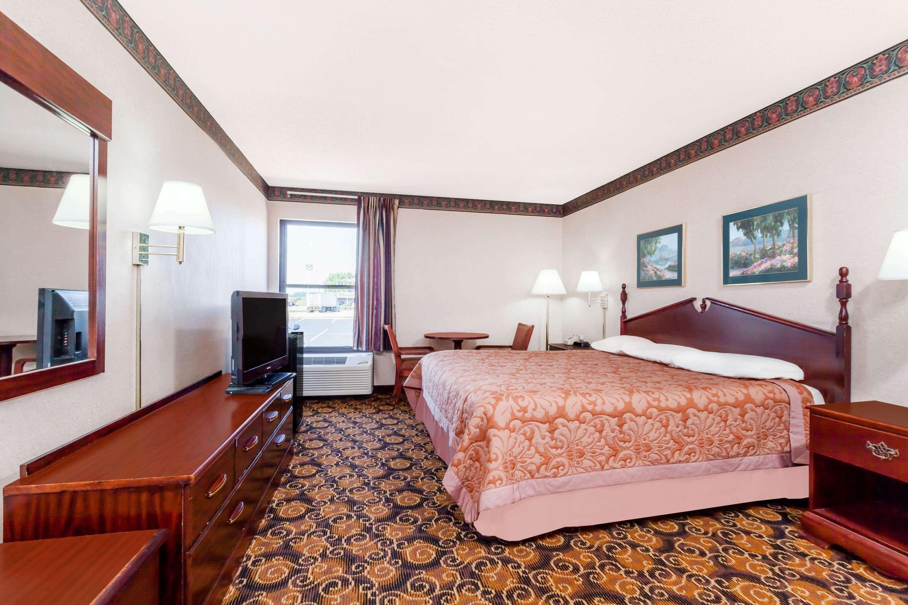 Super 8 By Wyndham Evansville North Stacer Exterior photo