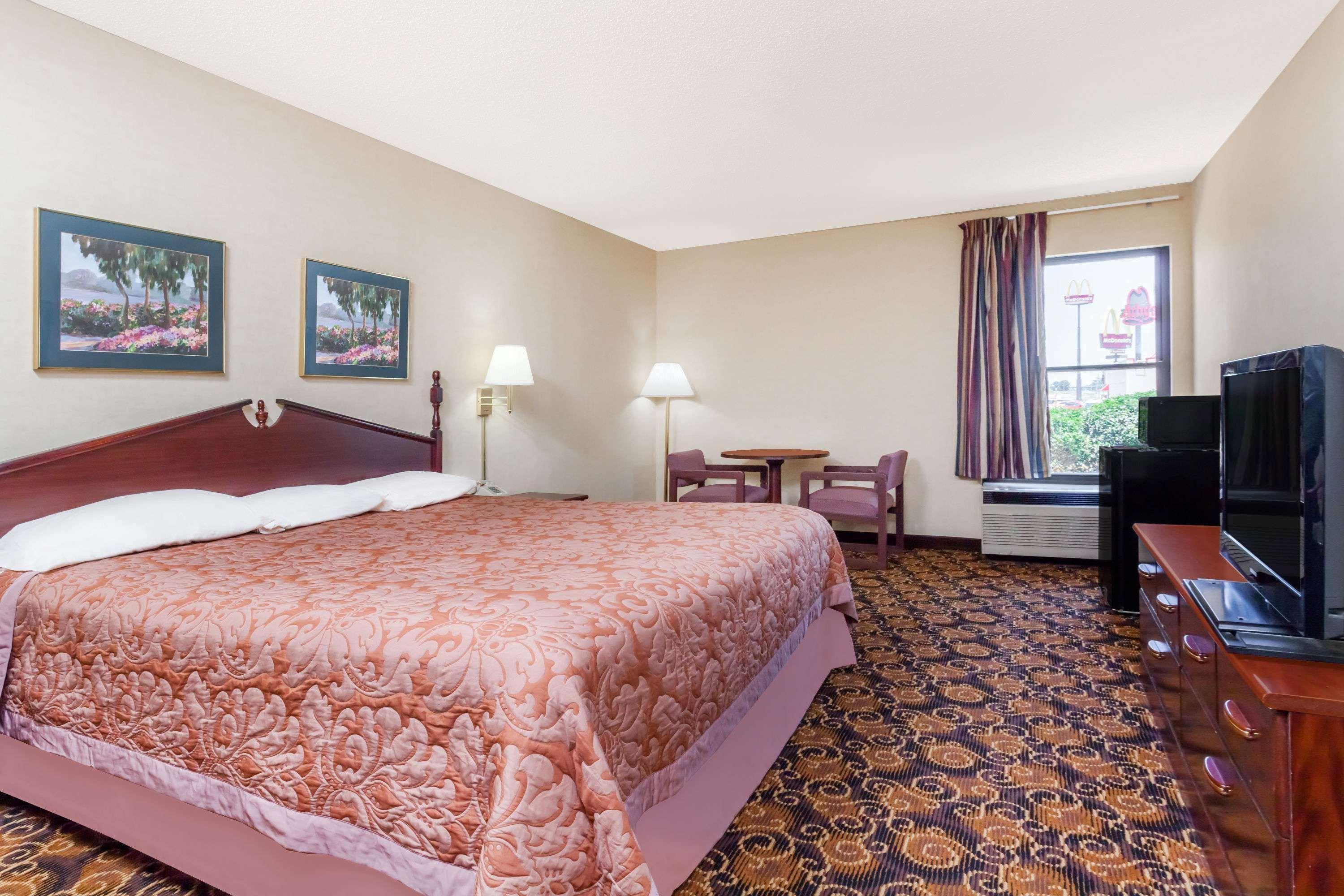 Super 8 By Wyndham Evansville North Stacer Exterior photo