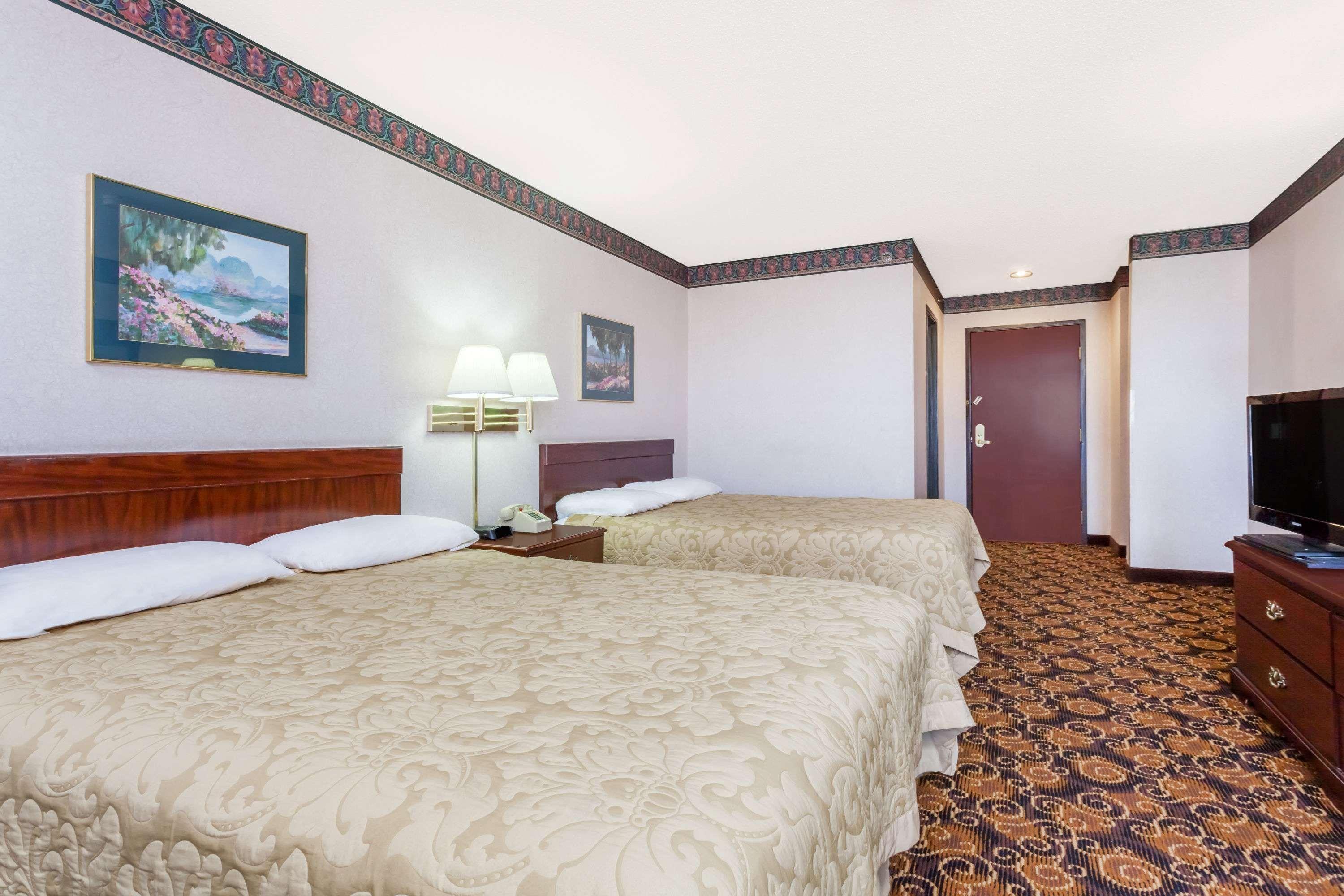 Super 8 By Wyndham Evansville North Stacer Exterior photo