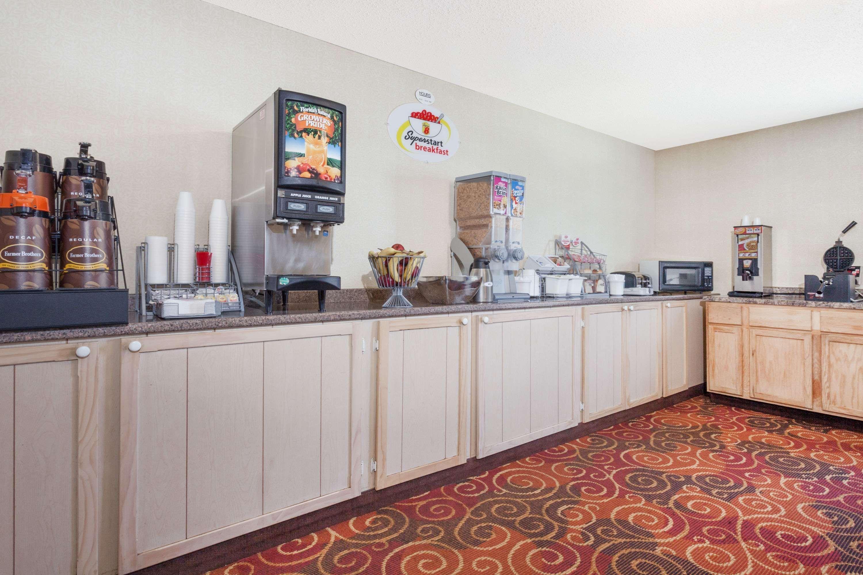 Super 8 By Wyndham Evansville North Stacer Exterior photo