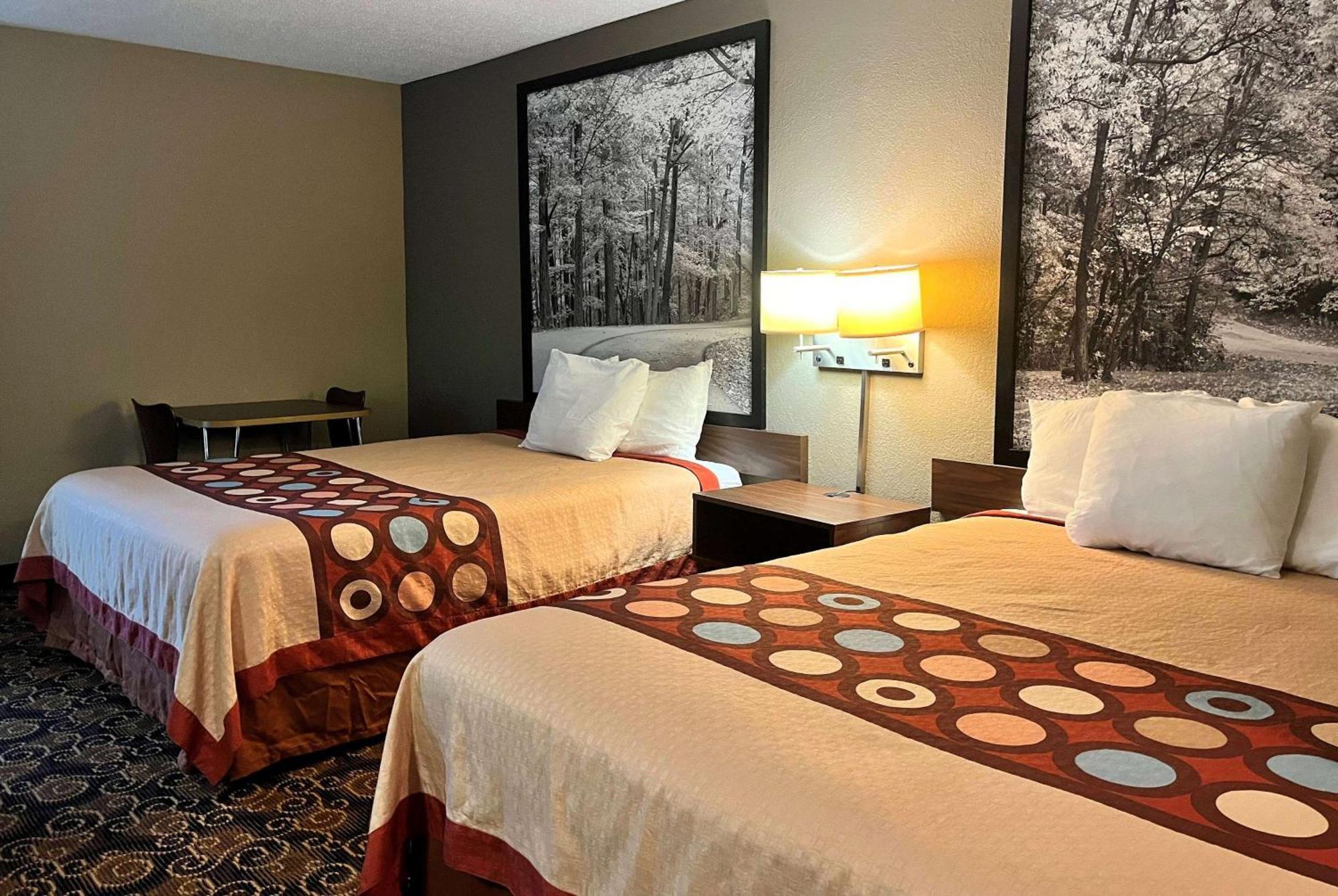 Super 8 By Wyndham Evansville North Stacer Exterior photo