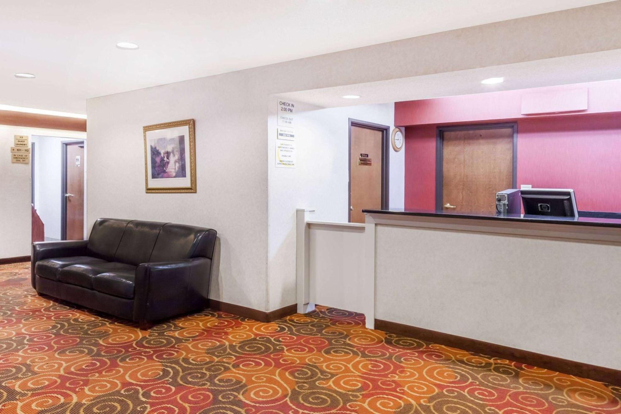 Super 8 By Wyndham Evansville North Stacer Exterior photo