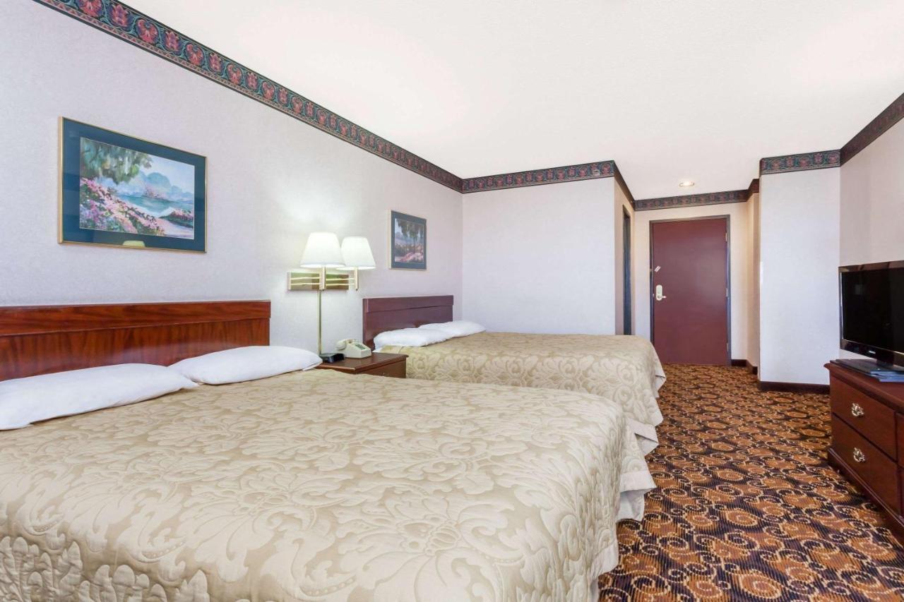 Super 8 By Wyndham Evansville North Stacer Exterior photo